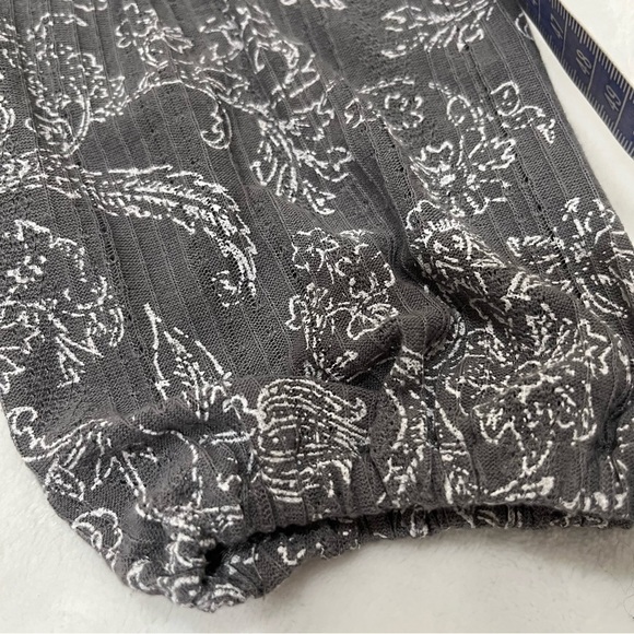 Lucky Brand XS Gray Printed Floers Elastic Sleeve V-Neck Women - Picture 15 of 16